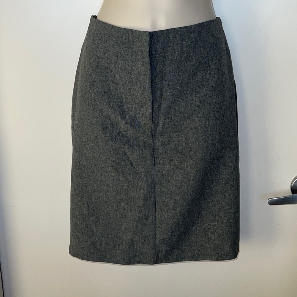 Size 8 New York & co gray mini skirt